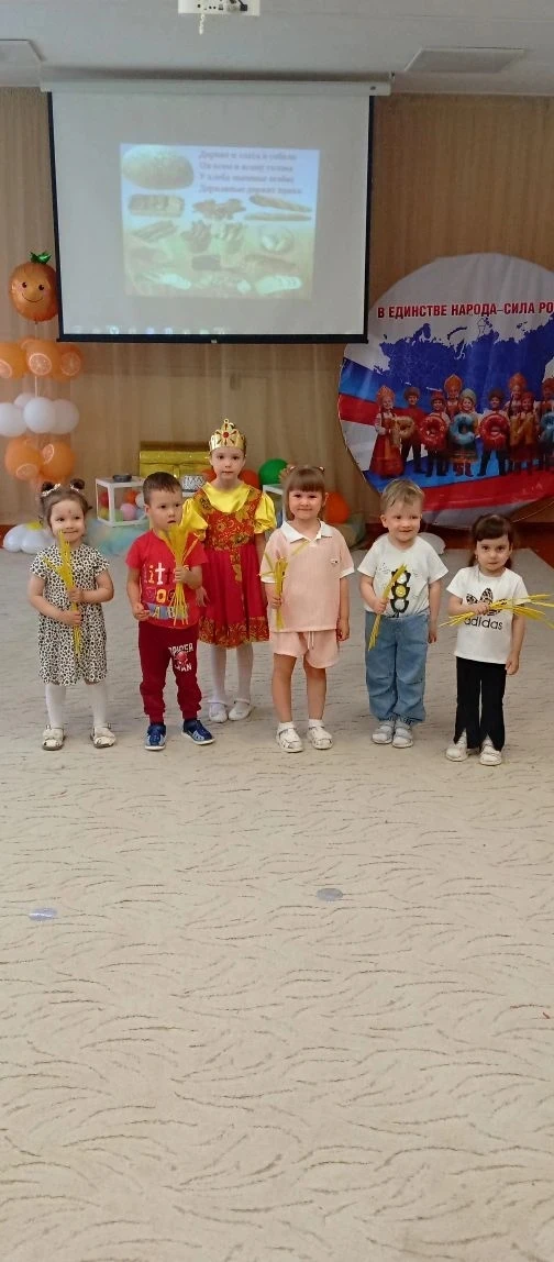 Сегодня в МАДОУ Детский сад √216 проведено развлечение ,,Хлеб всему голова". 
Главная цель- воспитан