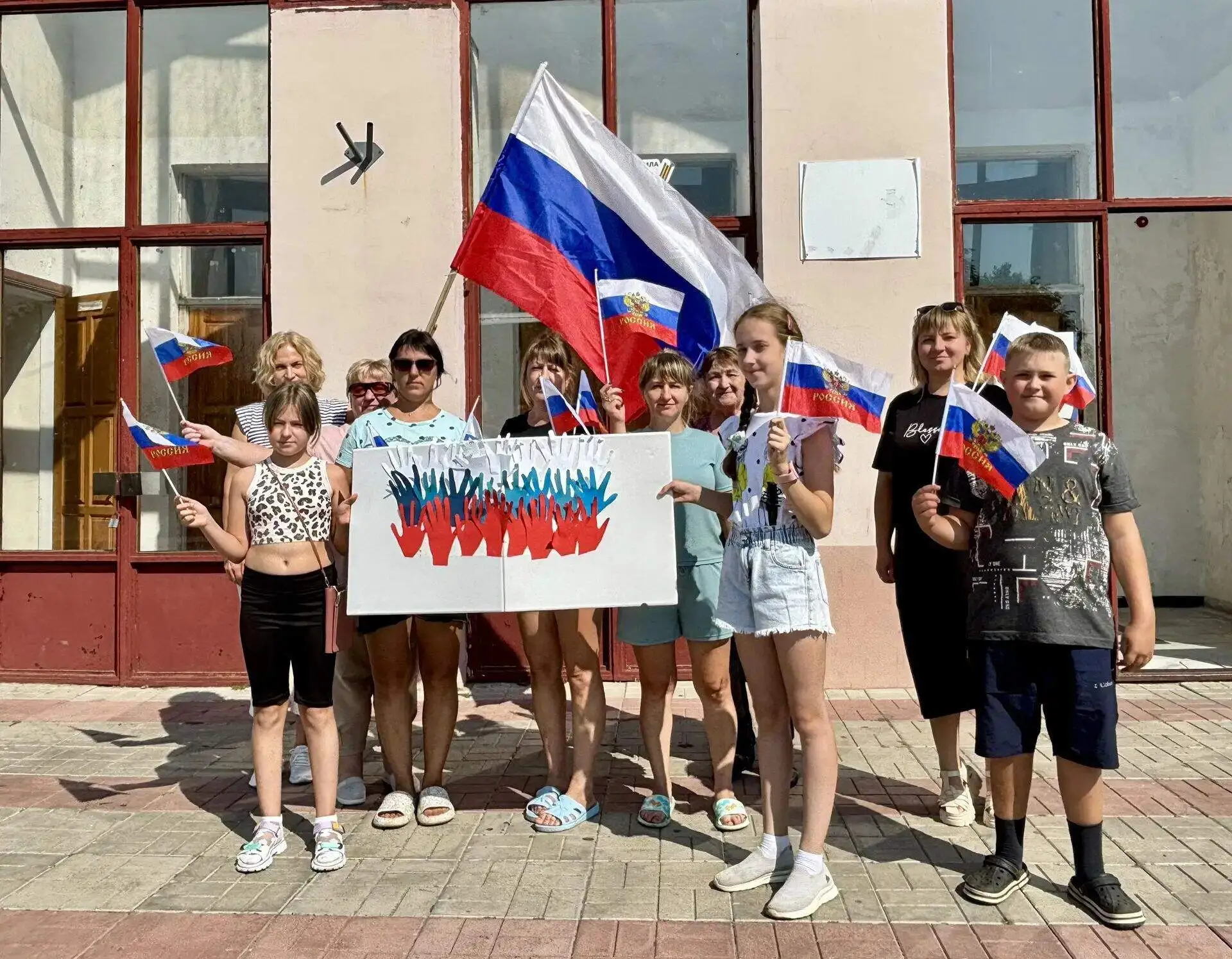 Сотрудники Столыпинского СДК и библиотеки провели патриотический час для детей и взросл...