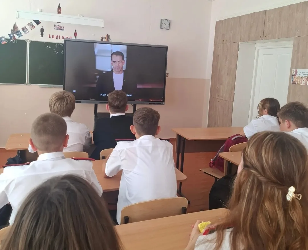 🎓 В МБОУ СОШ №12 имени В. М. Агиенко прошла беседа о безопасности!