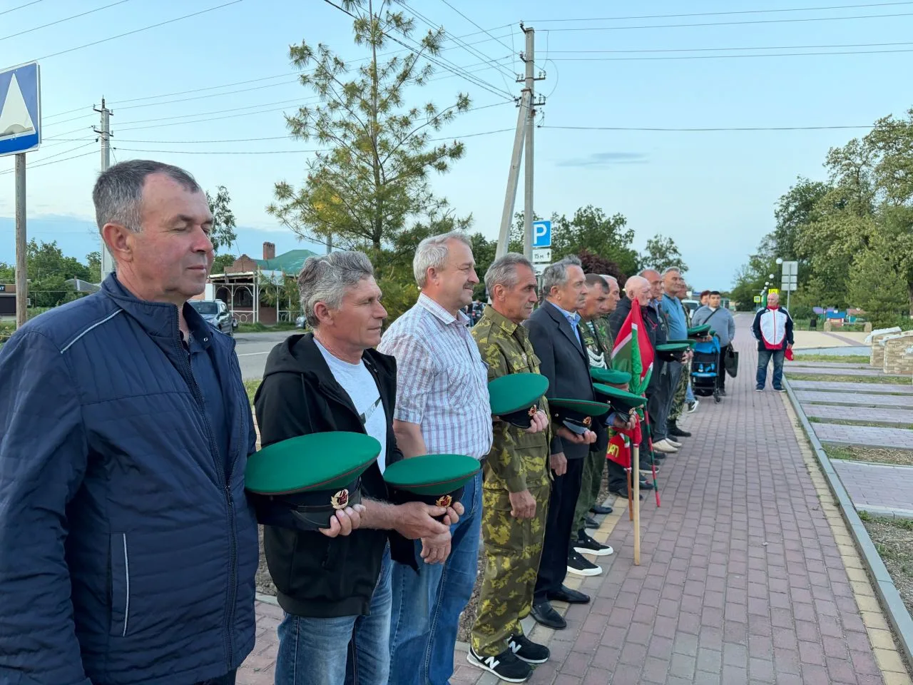 🇷🇺 27 мая в Новопавловском сельском поселении поздравили военнослужащих и ветеранов пограничной служ