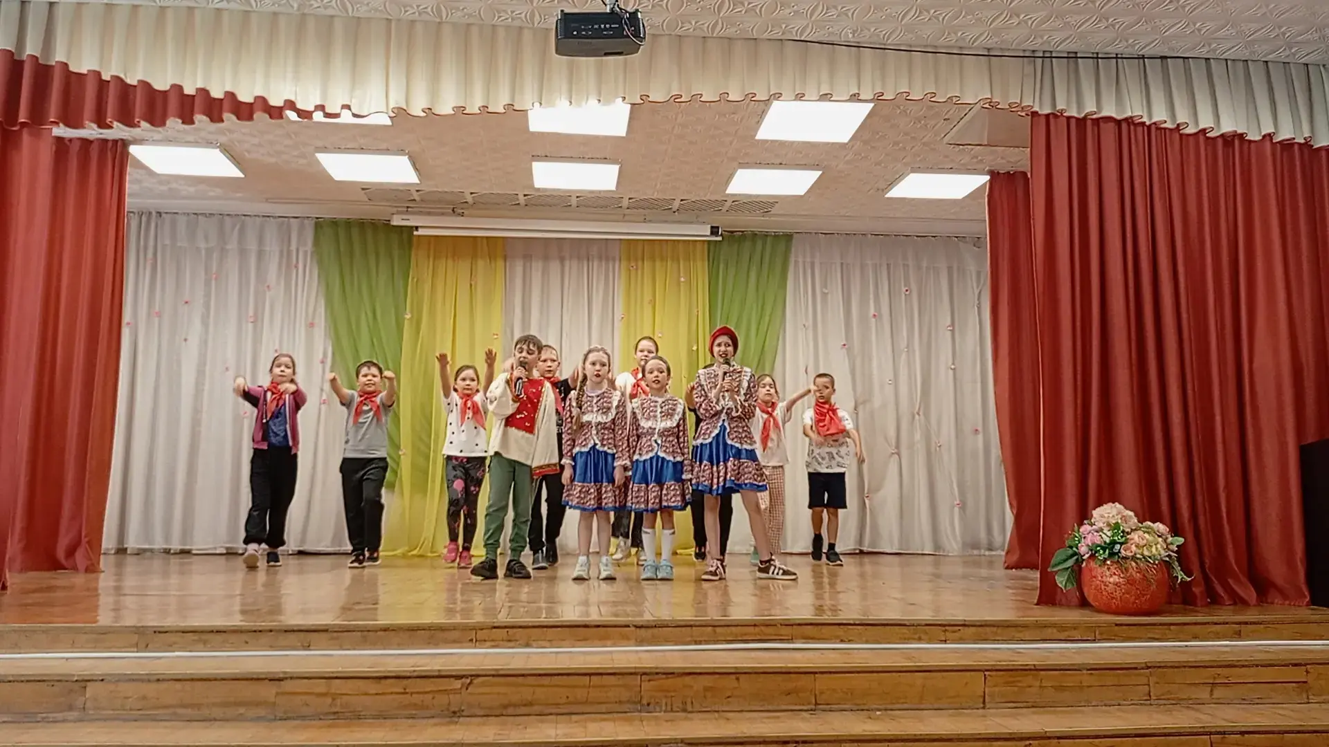 Сегодняшний день в лагере «Новое поколение» был наполнен гордостью за свою страну, творчеством и, ко