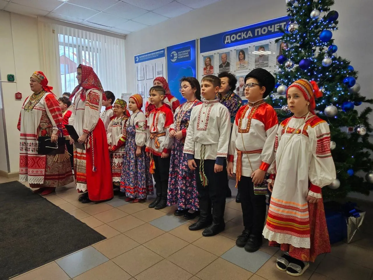 Рождественская атмосфера в офисе Калужской сбытовой компании   16 января 2026 года нас с тёплыми рож