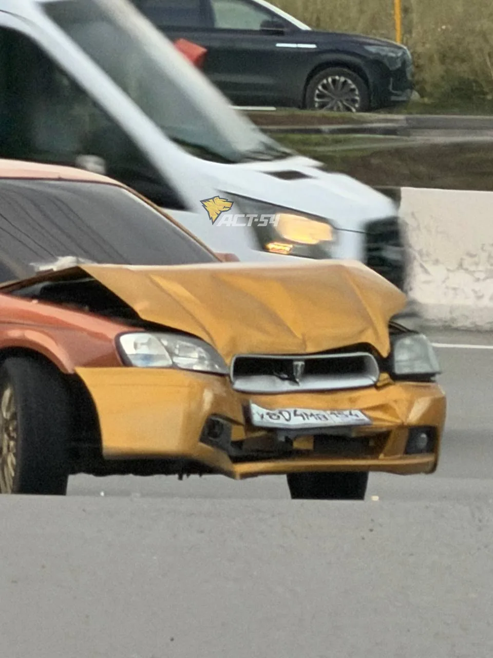 Странное ДТП произошло на Ватутина, 93/1 – водитель Subaru Legacy будто специально дожд...