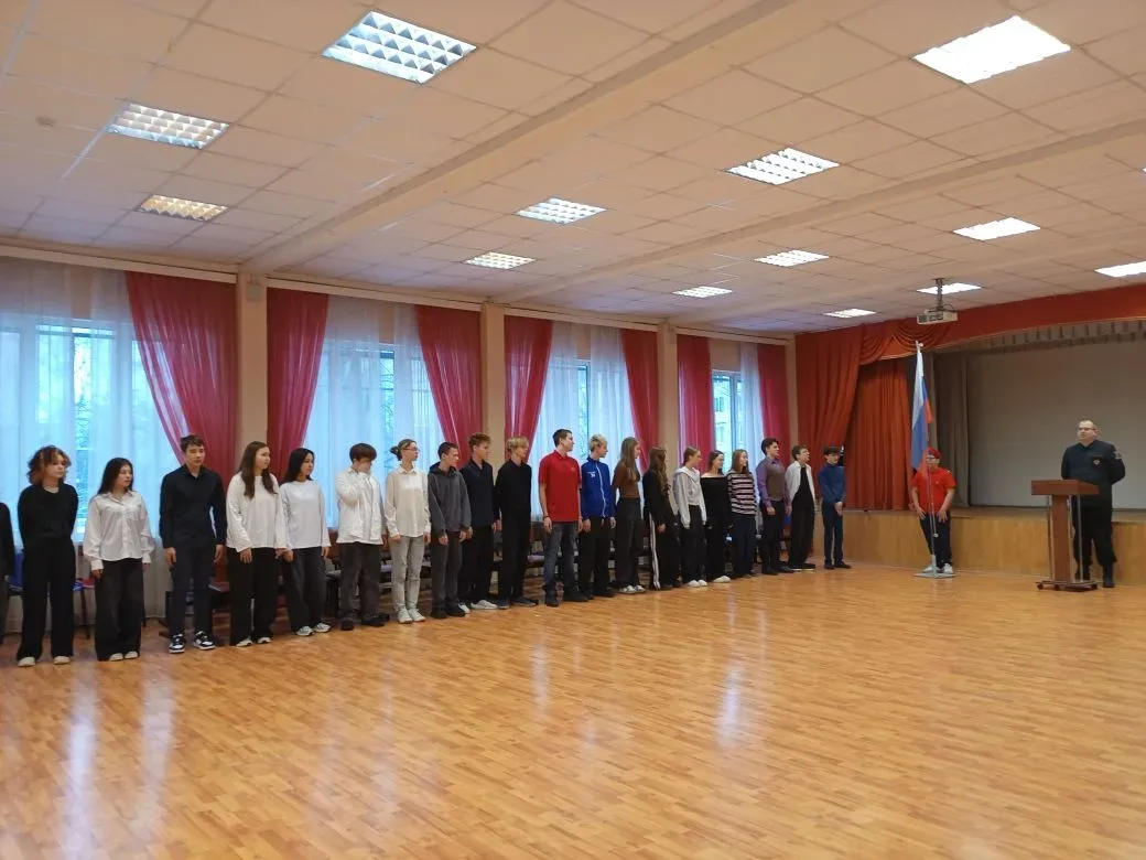 🌟 Торжественное начало учебной недели! 🌟  Сегодня, в понедельник, наша школа открыла учебную неделю 