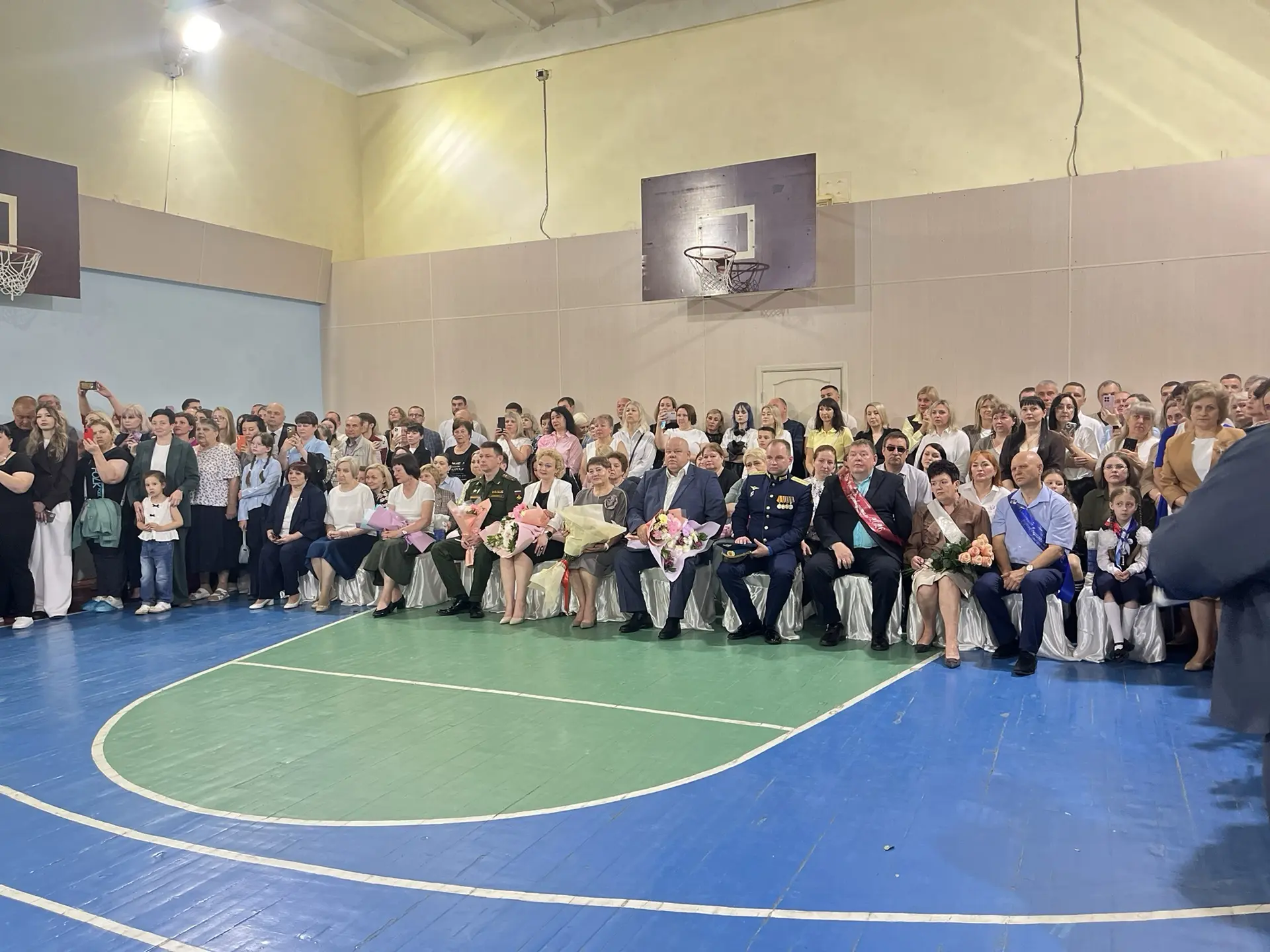 🎓✨ Сегодня, 26 мая, в нашей школе прозвенел Последний звонок для выпускников 9-х и 11-х классов! ✨🎓 
