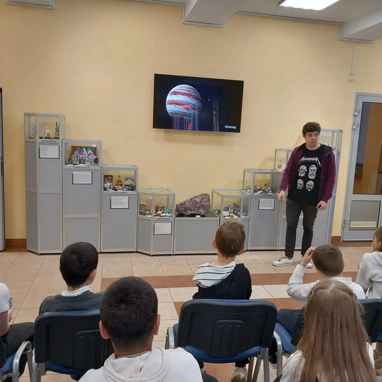 В последний учебный день, 26 мая, 2Б побывал в Музее камня на увлекательном и познавате...