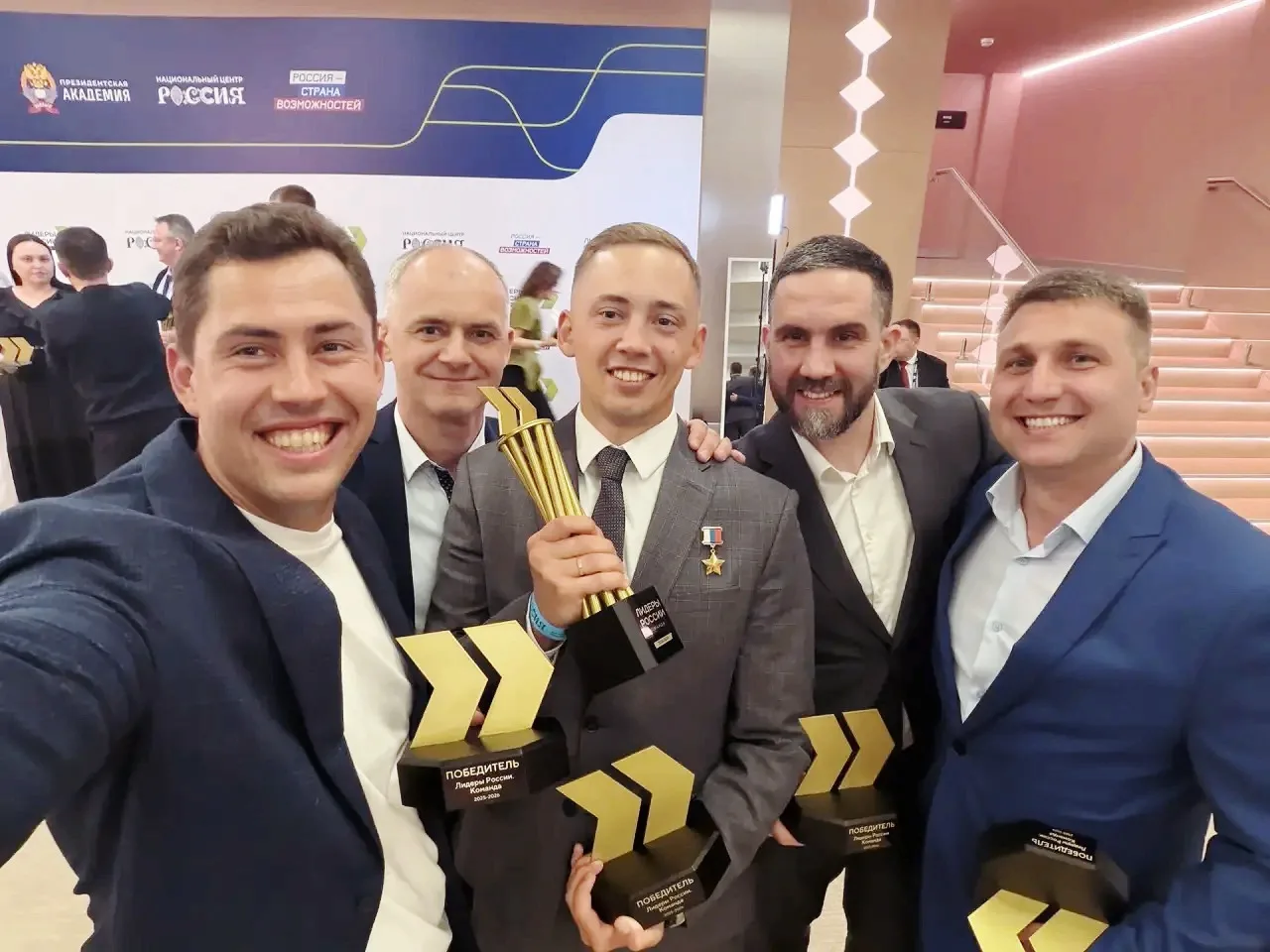 🏆 Наша команда – в числе победителей
 шестого сезона конкурса «Лидеры России»

В этом году кадровый