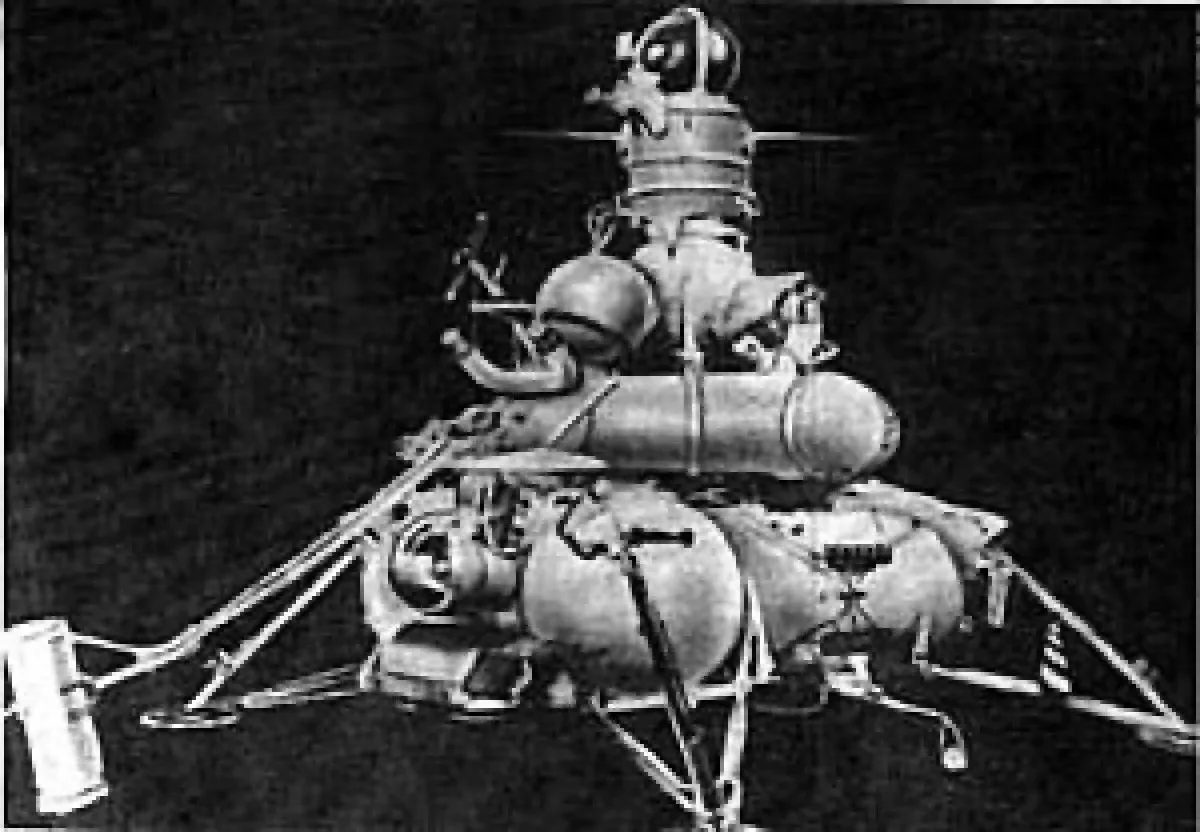 24 сентября 1970 года на АМС «Луна-16» впервые на Землю был доставлен лунный грунт.