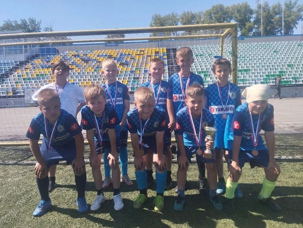 ⚽ Бронза в серебряной лиге!
Со 2 по 5 июня в городе Кемерово на стадионе «Шахтёр» прошёл Межрегионал