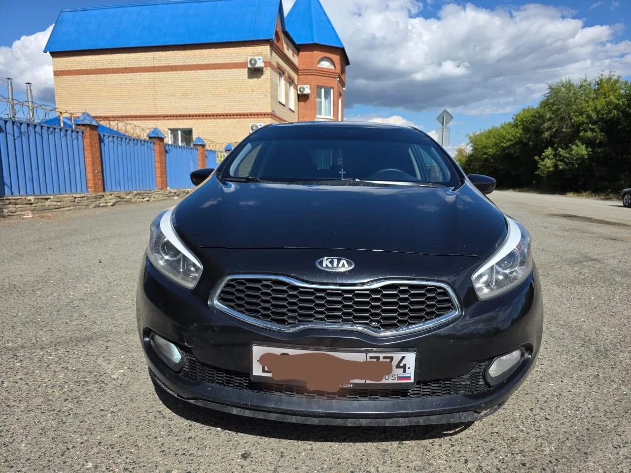 Кия сид jd. 2012 года. Двигатель 1.6 , АКПП. Пробег 181000. Автомобильный в отличном со...