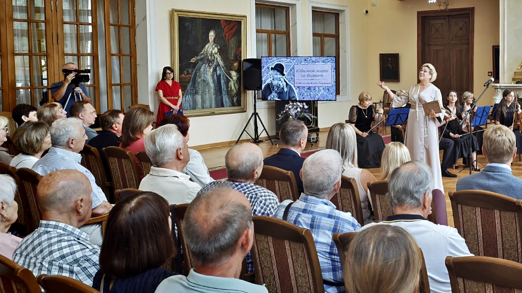 К 130-летию Фаины Раневской изданы «Дневники на клочках»