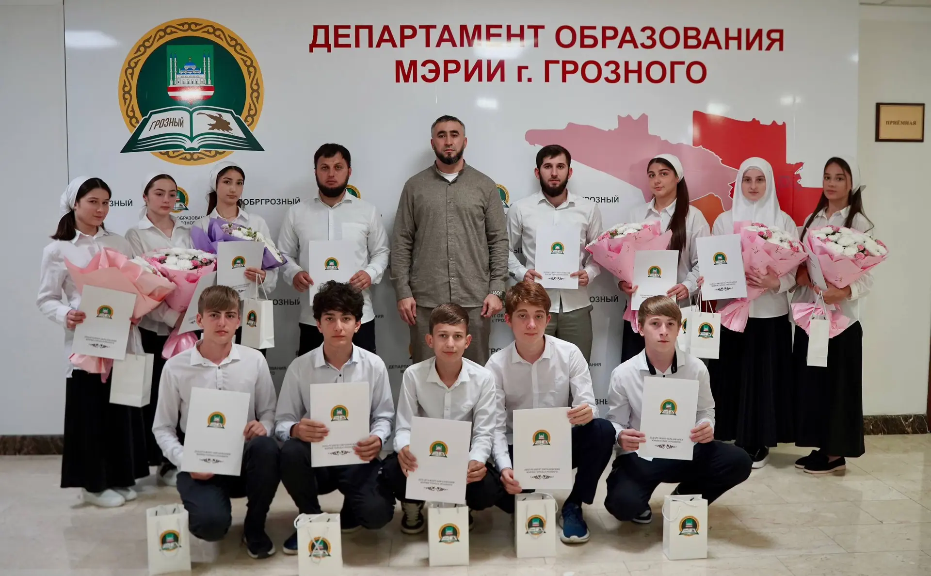 🎊 ЗЕЛИМХАН АХМАТОВ ВСТРЕТИЛСЯ С ПОБЕДИТЕЛЯМИ ПРЕЗИДЕНТСКИХ СПОРТИВНЫХ ИГР.