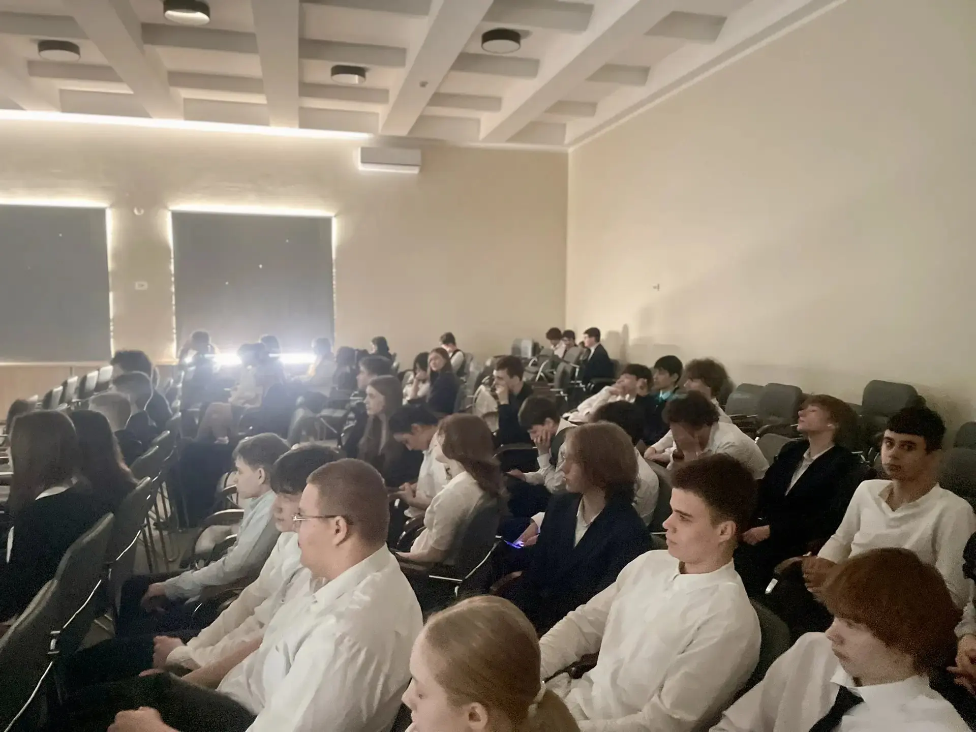 🌠 Просмотр фильмов, посвящённых декаде Гагарина и первому выходу человека в открытый космос 🛰️  Сего