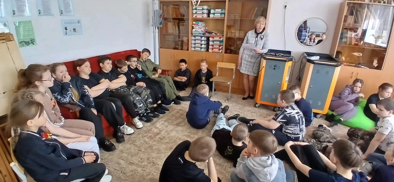 В начальных классах МКОУ Кондинская СОШ продолжается акция "Читаем детям о войне". Меро...