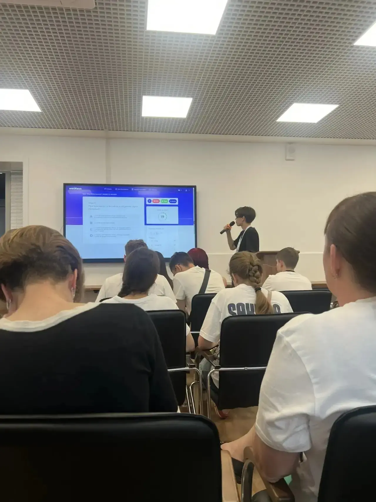 8 июня ребята из трудового лагеря поучаствовали в школьном треке Международного форума ...