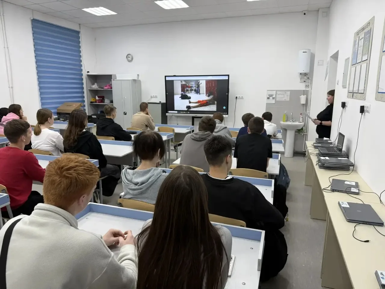 Важное обсуждение в МБОУ СОШ №3: Безопасность и профилактика в современном образовании 🛡️  Сегодня в