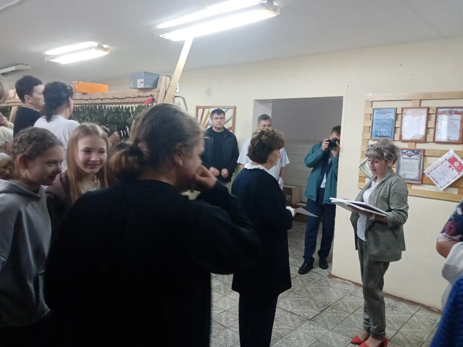 🌼💯«Для Победы на все 100»..Работу ребят- волонтеров  оценила Марина Авенировна Дмитриева, председа