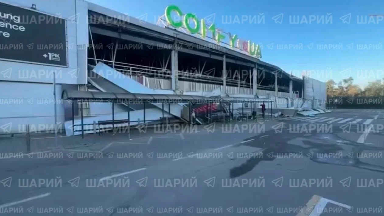 🚀💥Прошедшей ночью в Запорожье был поражён торговый центр «City Mall», сообщают украин...
