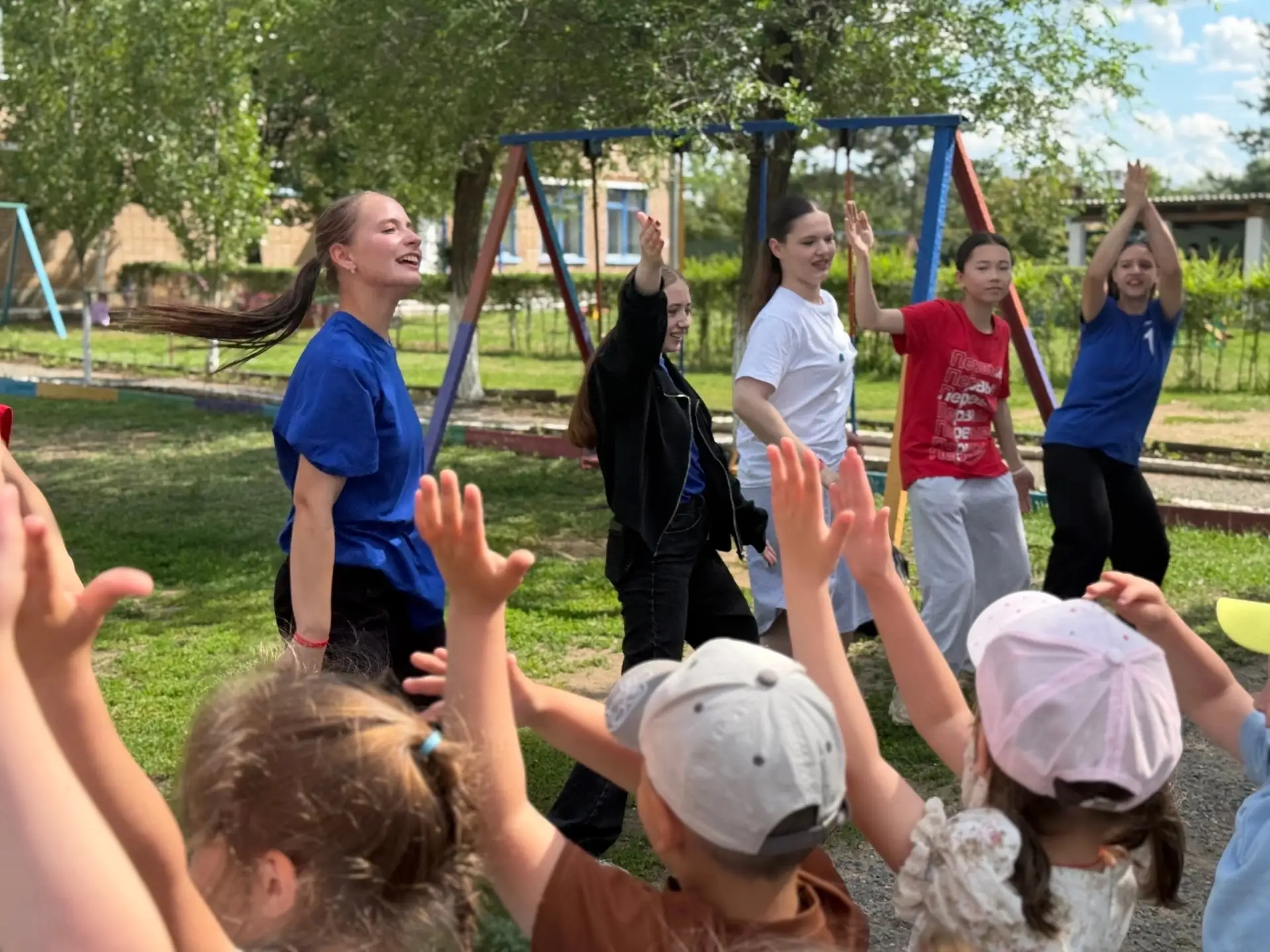 Активисты МО «Движение Первых» в гостях у малышей 🇷🇺
#ГодДошкольногоОбразования
#ГДООренбургскаяОб