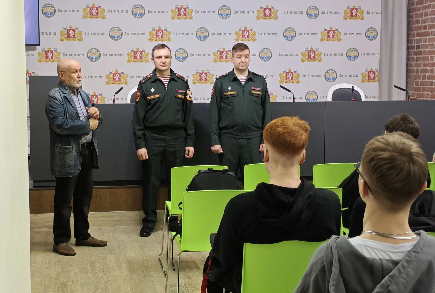 🇷🇺К Дню защитника Отечества: открытие фотовыставки Росгвардии посетили  организаторы выборов   В  До