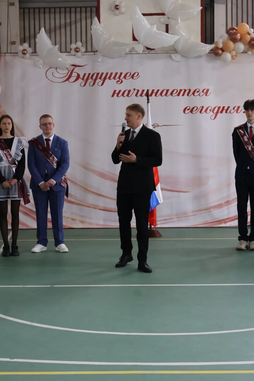 🎶 «Последний звонок – простые слёзы…»  Сегодня, 23 мая, во всех школах города прозвенели последние з