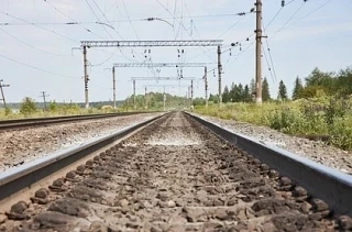 В Челябинске 24-летний молодой человек едва не погиб, уснув на железнодорожных путях в ...