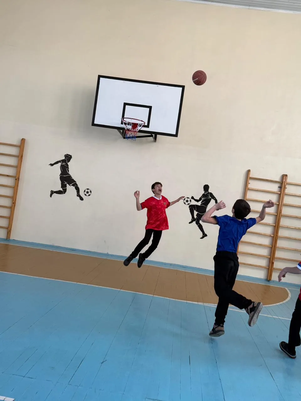 🥇 В рамках развития школьного спорта и вовлечения обучающихся в активный образ жизни в МБОУ "СОШ 19"