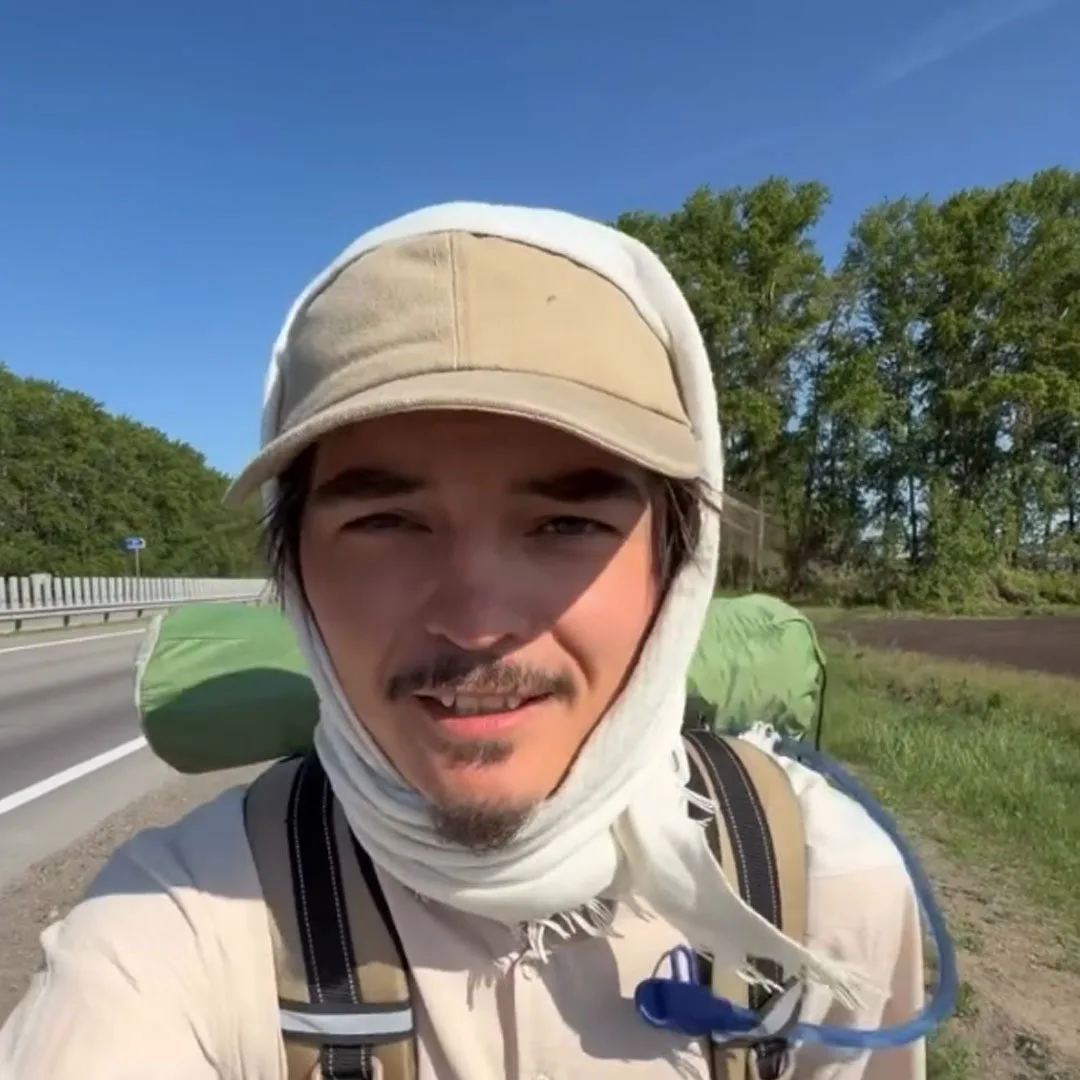 Блогер, который идет пешком из Казани в Алматы, дошел до Уфы