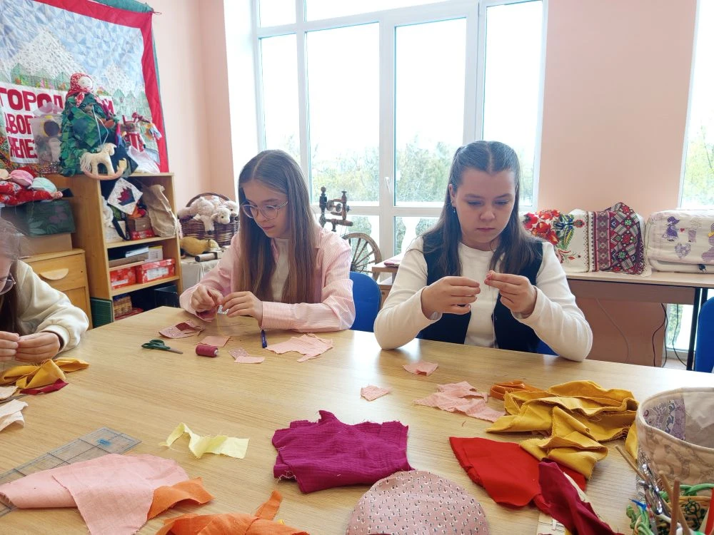 🪷 Сегодня для 6 класса урок труда прошёл в необычном месте — в Городском Дворце культуры железнодоро