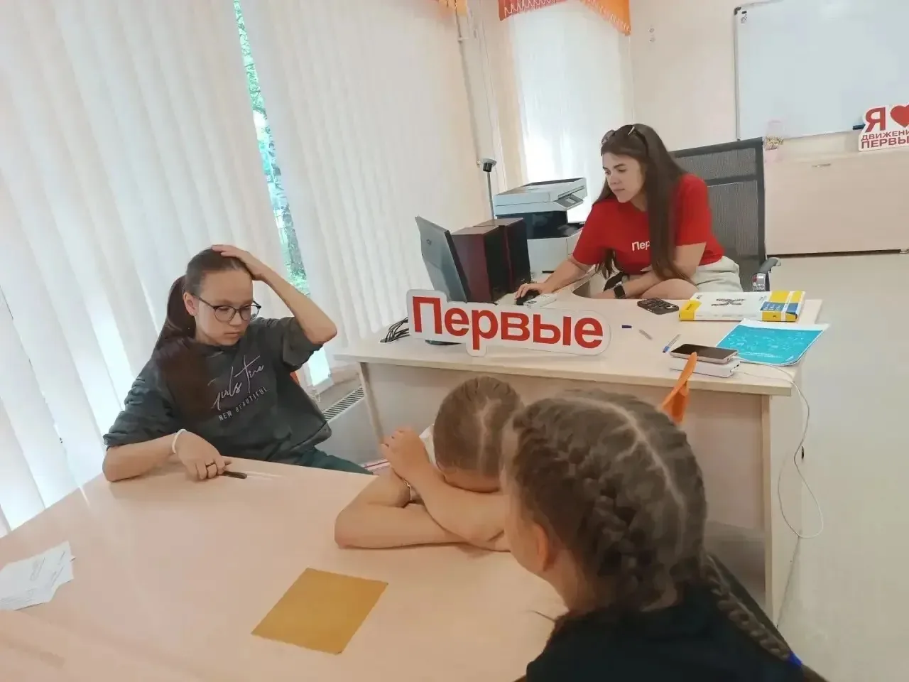 Сегодня к ребятам из лагеря «Улыбка» приходили представители Движения Первых! 🔥 

Движение Первых —