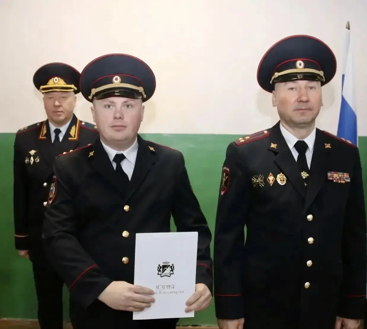 Руководители ГУ МВД России по Новосибирской области и УМВД России по городу Новосибирску поздравили 