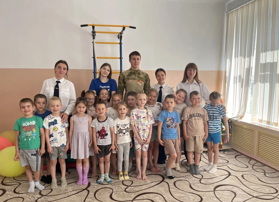 Команда проекта "Россия-мы вместе!" Брюховецкого аграрного колледжа провела урок "Первой помощи" для