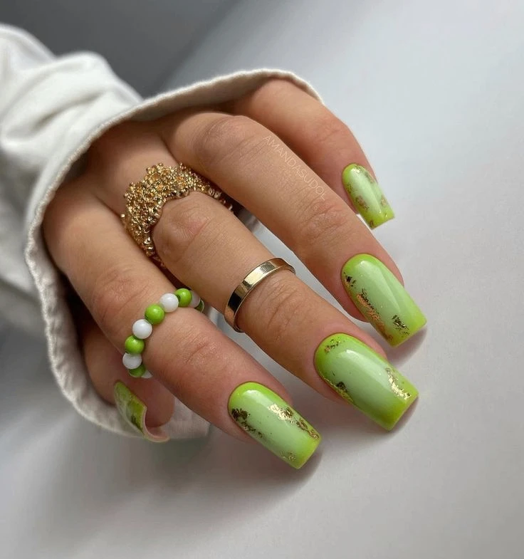 Первый по ногтям💚