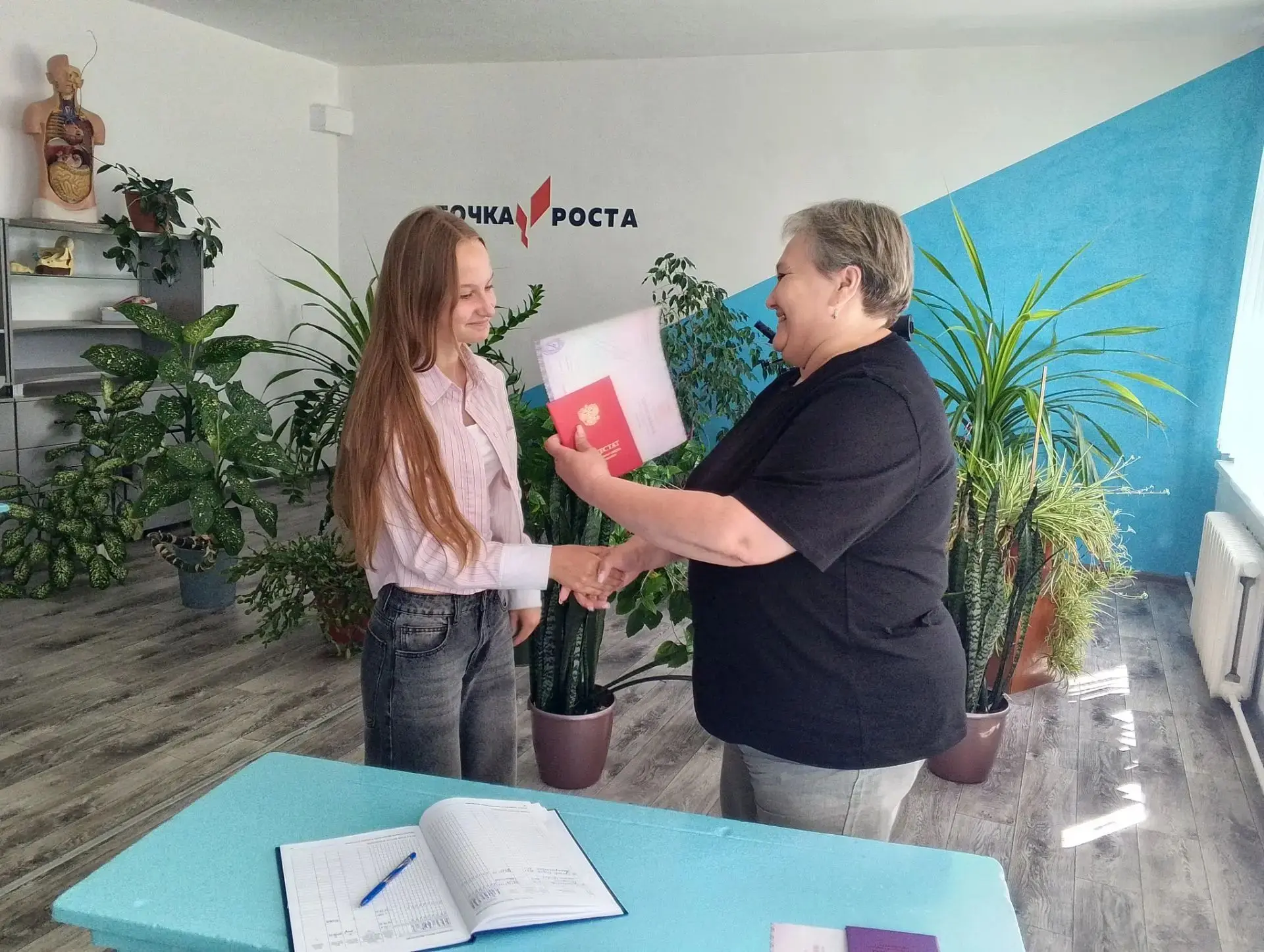🎓 Особый аттестат — особые заслуги!

30 июня обучающаяся 9 класса Гусельникова Екатерина получила а