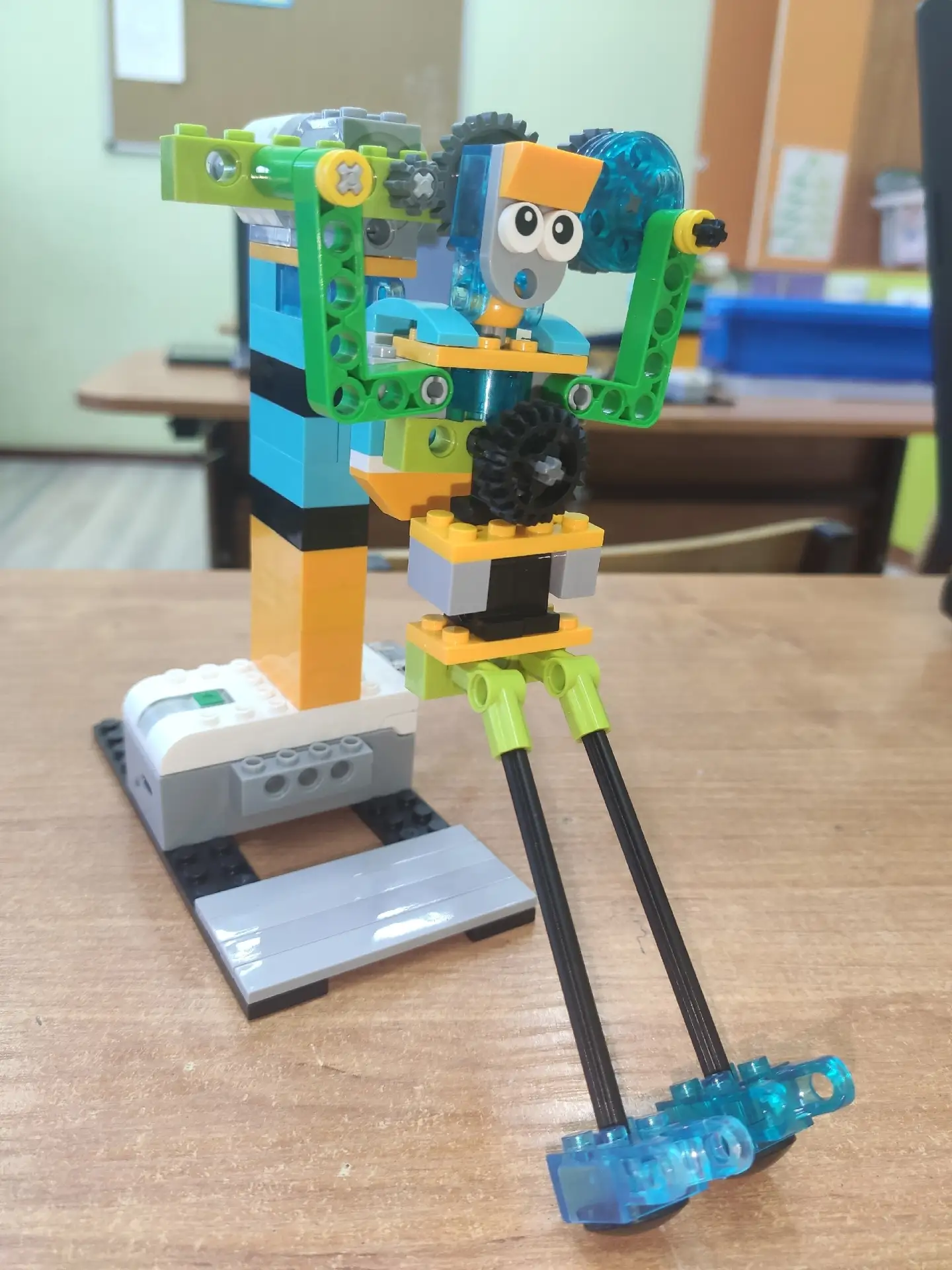 ТЕХНОтанцы!)
👍👍👍Обучающиеся по программе "Lego WEDO" собрали (по инструкции на выбор) модель танц