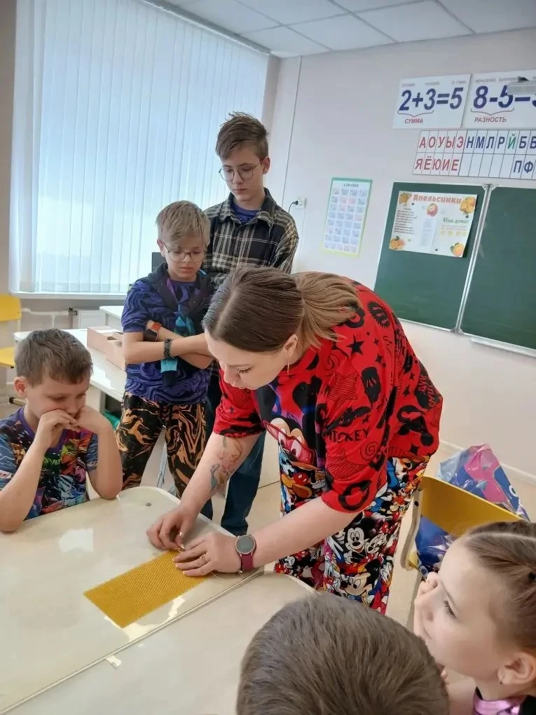В нашем лагере прошёл замечательный мастер-класс по созданию свечей!
Ребята с большим интересом погр