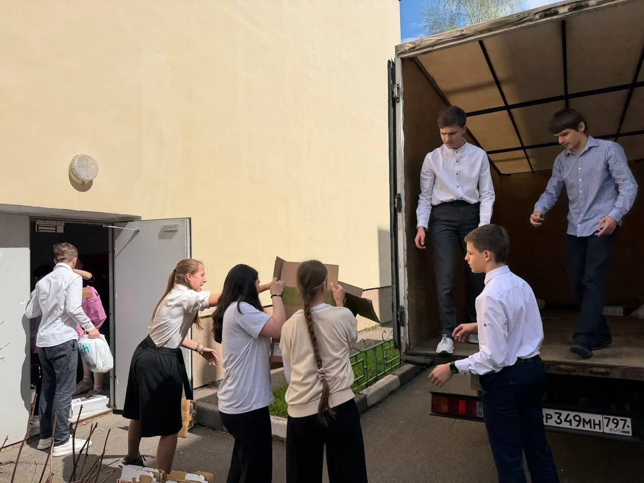 ♻️ Бумаге – вторую жизнь!    📦 В нашей школе прошел сбор макулатуры! Активные и неравнодушные волонт