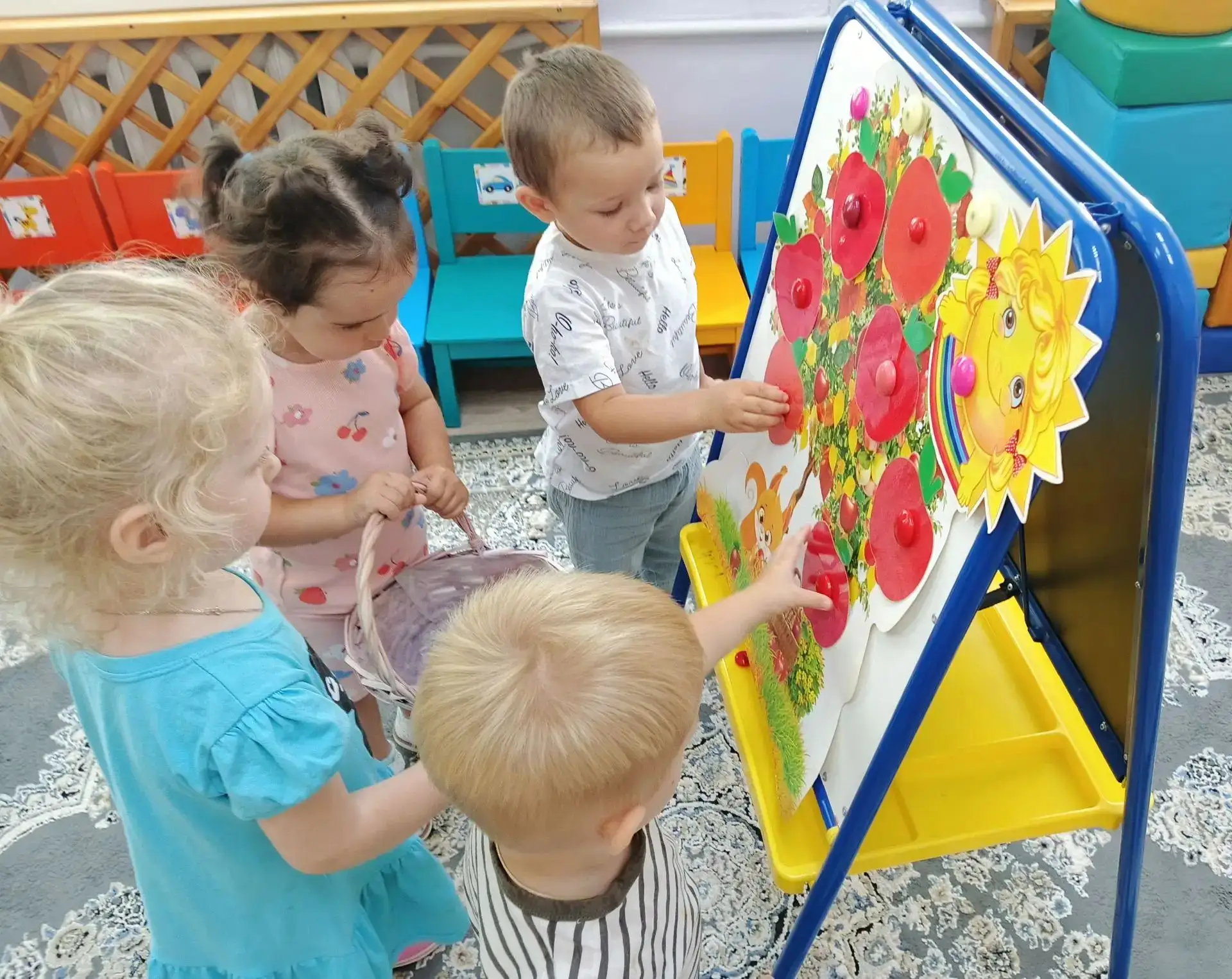 19 августа - Яблочный спас 🍎Ребята ясельный группы совместно  с воспитателем слепили я...