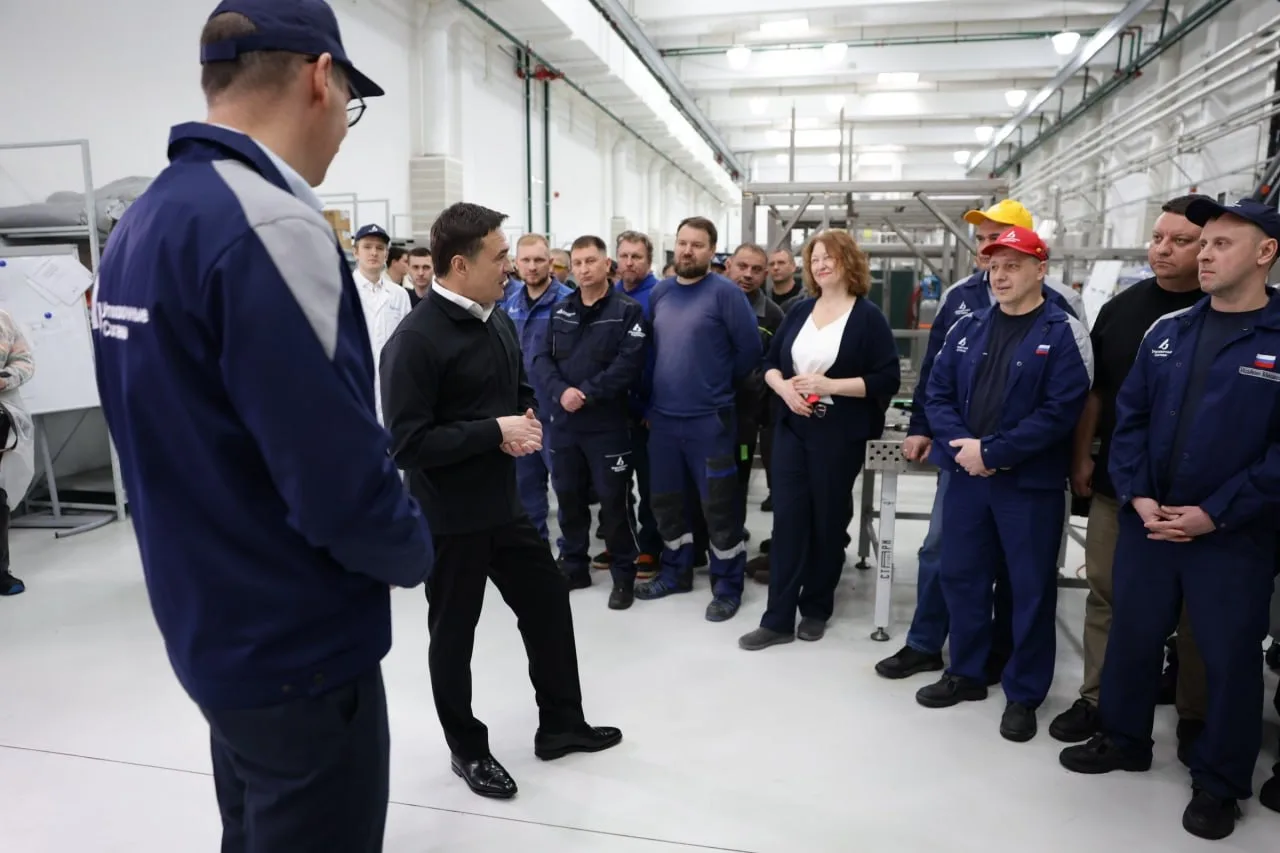 Вместе с министром сельского хозяйства РФ Оксаной Лут приехали на завод «Упаковочные системы» в Лобн
