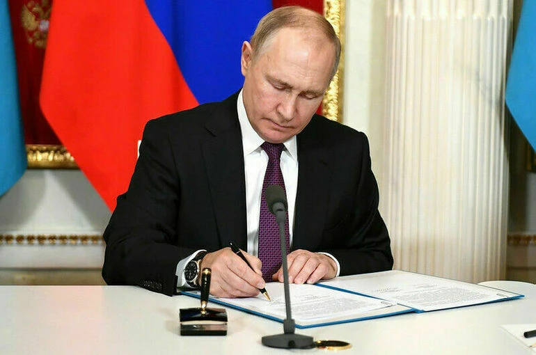🇷🇺🪖 Владимир Путин подписал закон о праве привлекать Вооруженные силы для защиты рос...
