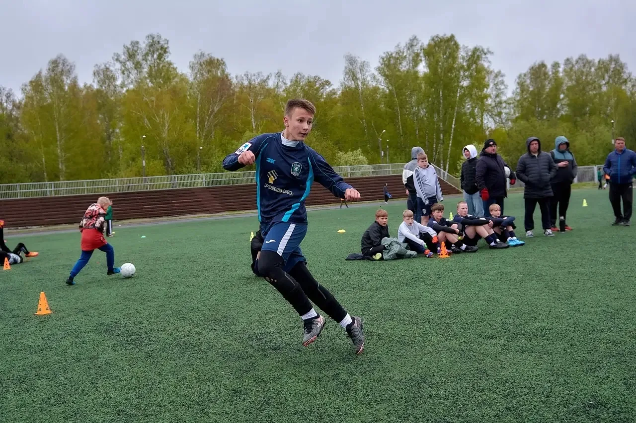 Школа №16 - сильнейшая в регионе ⚽️ 🏆   С 18 по 22 мая на стадионе «Кедр» проходил региональный этап