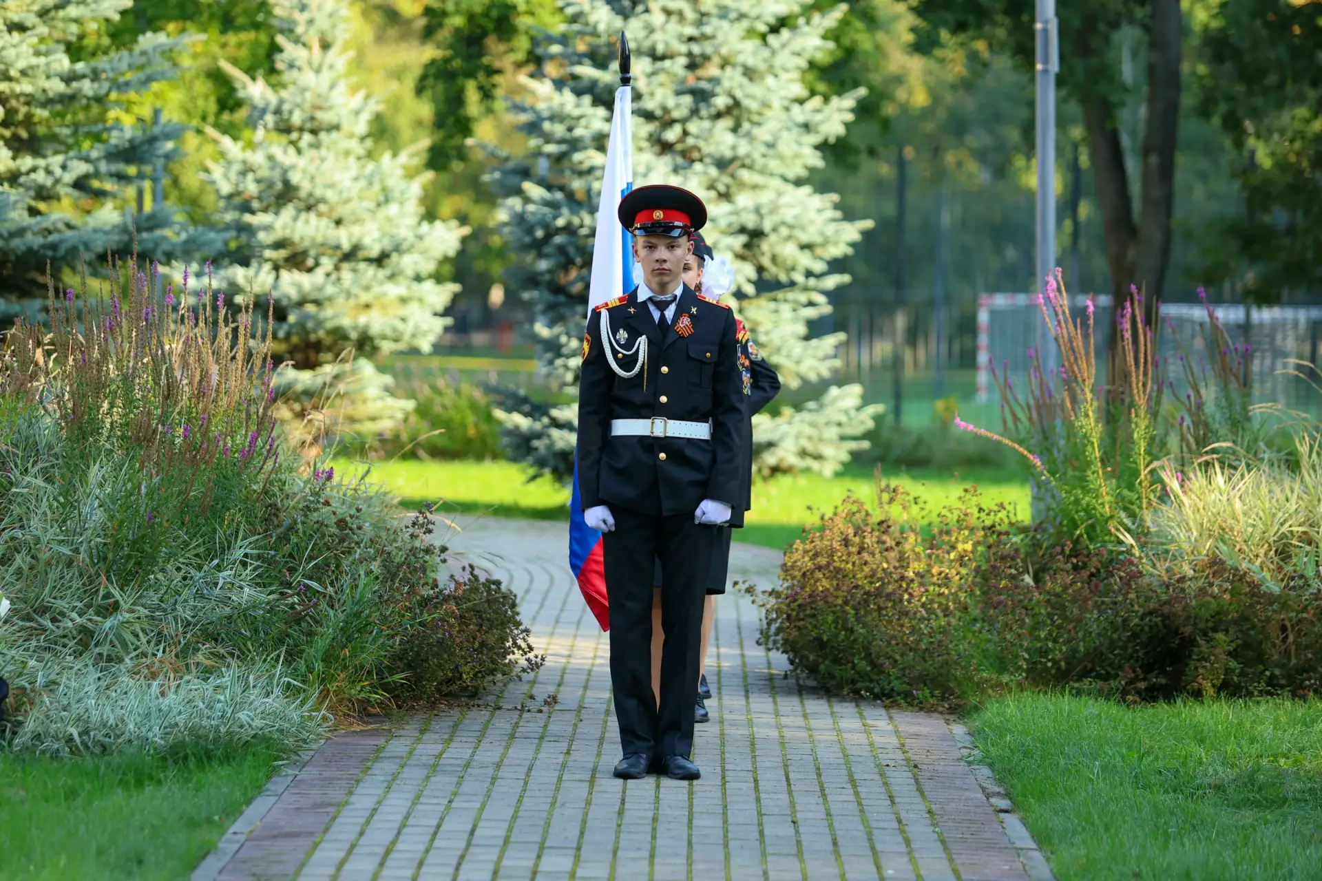 Какие красивые кадеты на линейке первых классов ❤️