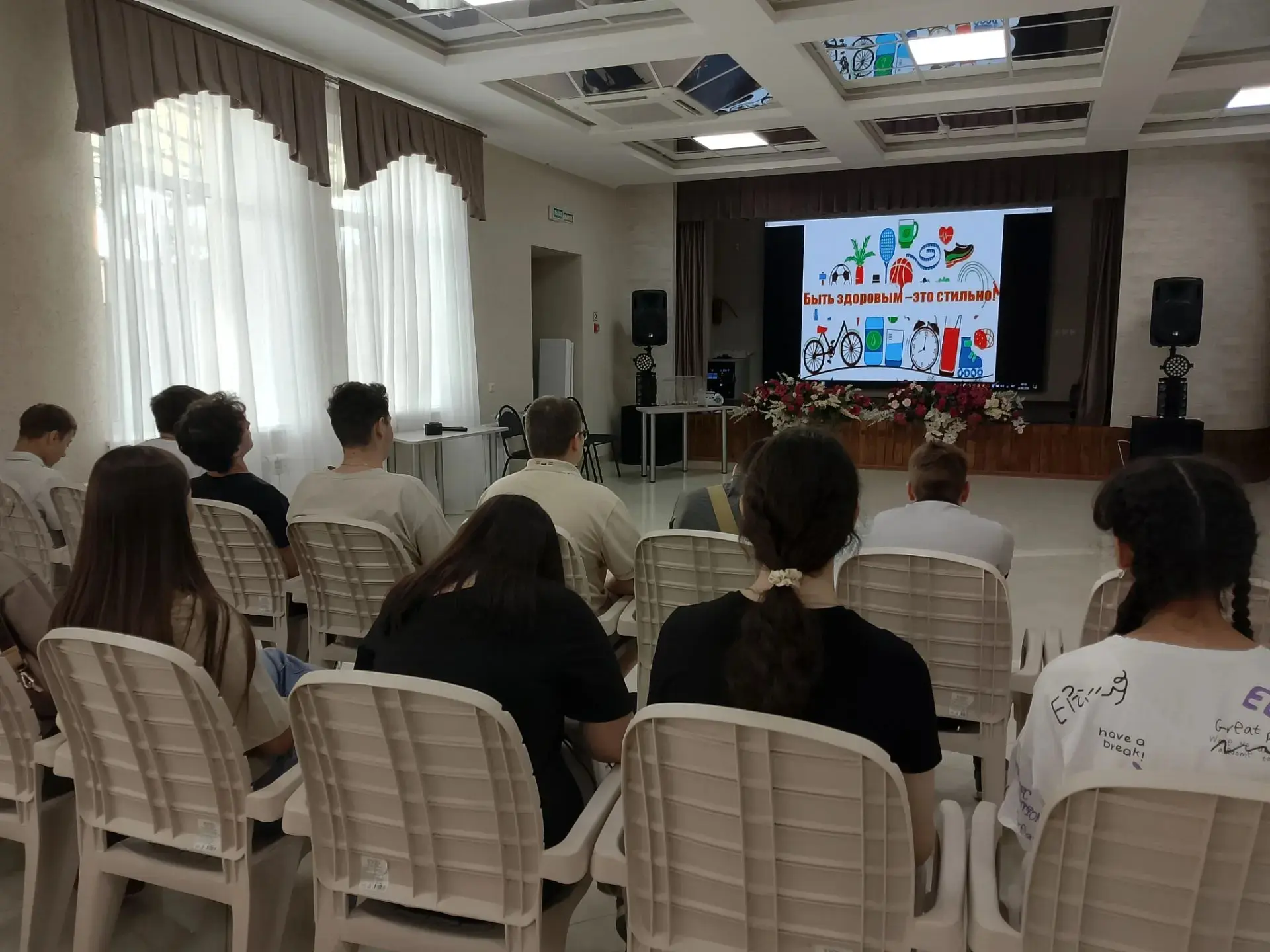 💪🍎«ЗОЖ — это сильно!»
 
В фойе нашего Социально-культурного центра начался показ предсеансовых вид