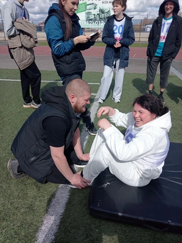 🥇 В первомайский выходной на стадионе Юбилейный прошла эстафета трудовых коллективов.