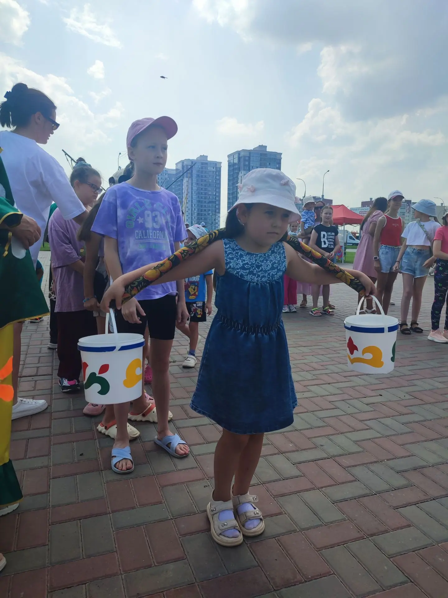 ☀🇷🇺 Маленький праздник народов в самом сердце Бумажника!

Сегодня на площади микрорайона Бумажник 
