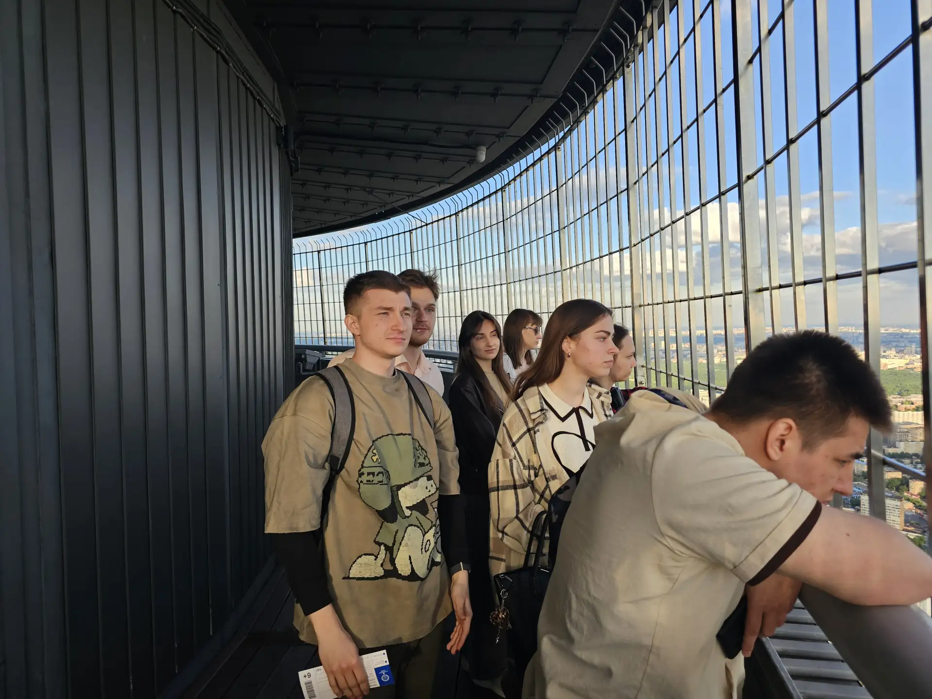 Москва с высоты 337 метров: участники «Города Героев» покорили Останкинскую телебашню