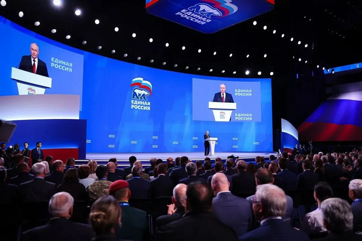 Накануне не съезде партии "Единая Россия" в Москве принята Народная программа, которая ...