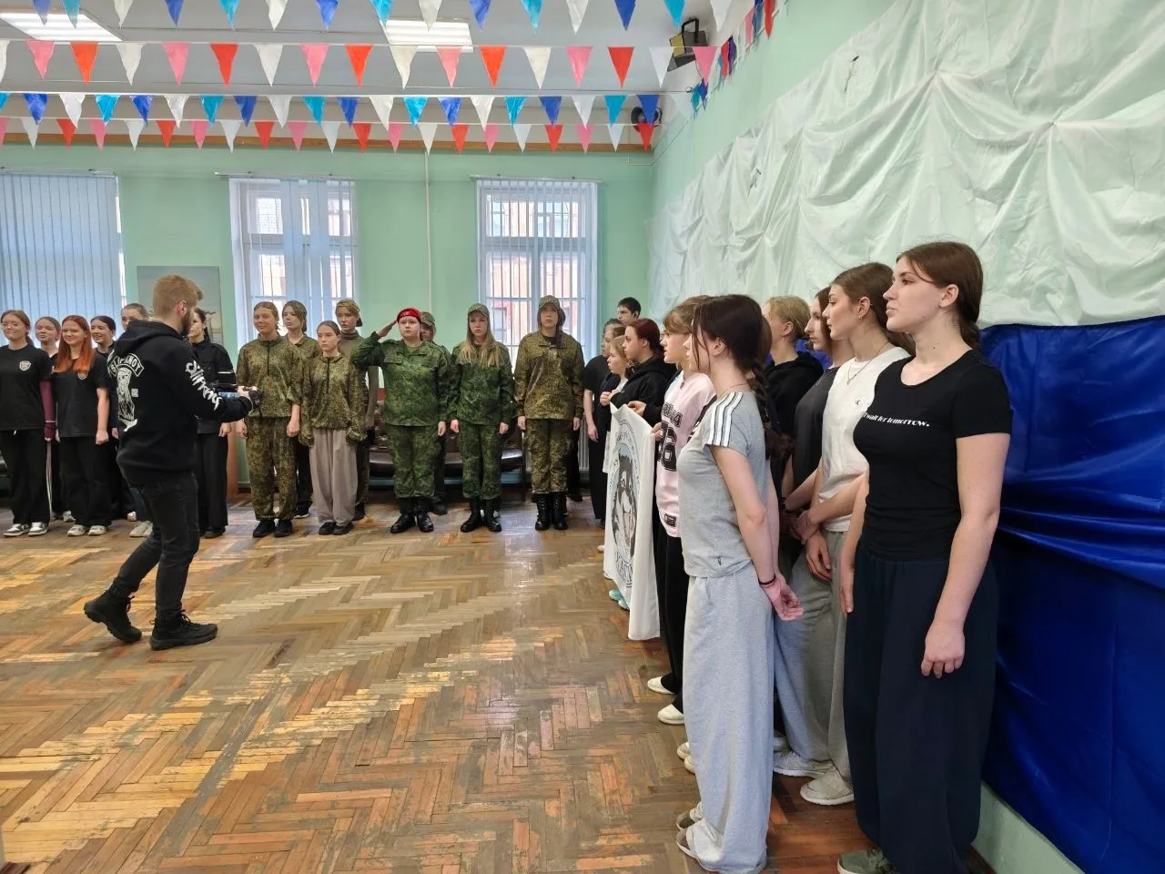 Дорогие друзья! Хотим поделиться гордостью за наших девчонок!   4 марта в стенах КЮМ «Адмиралтеец» б