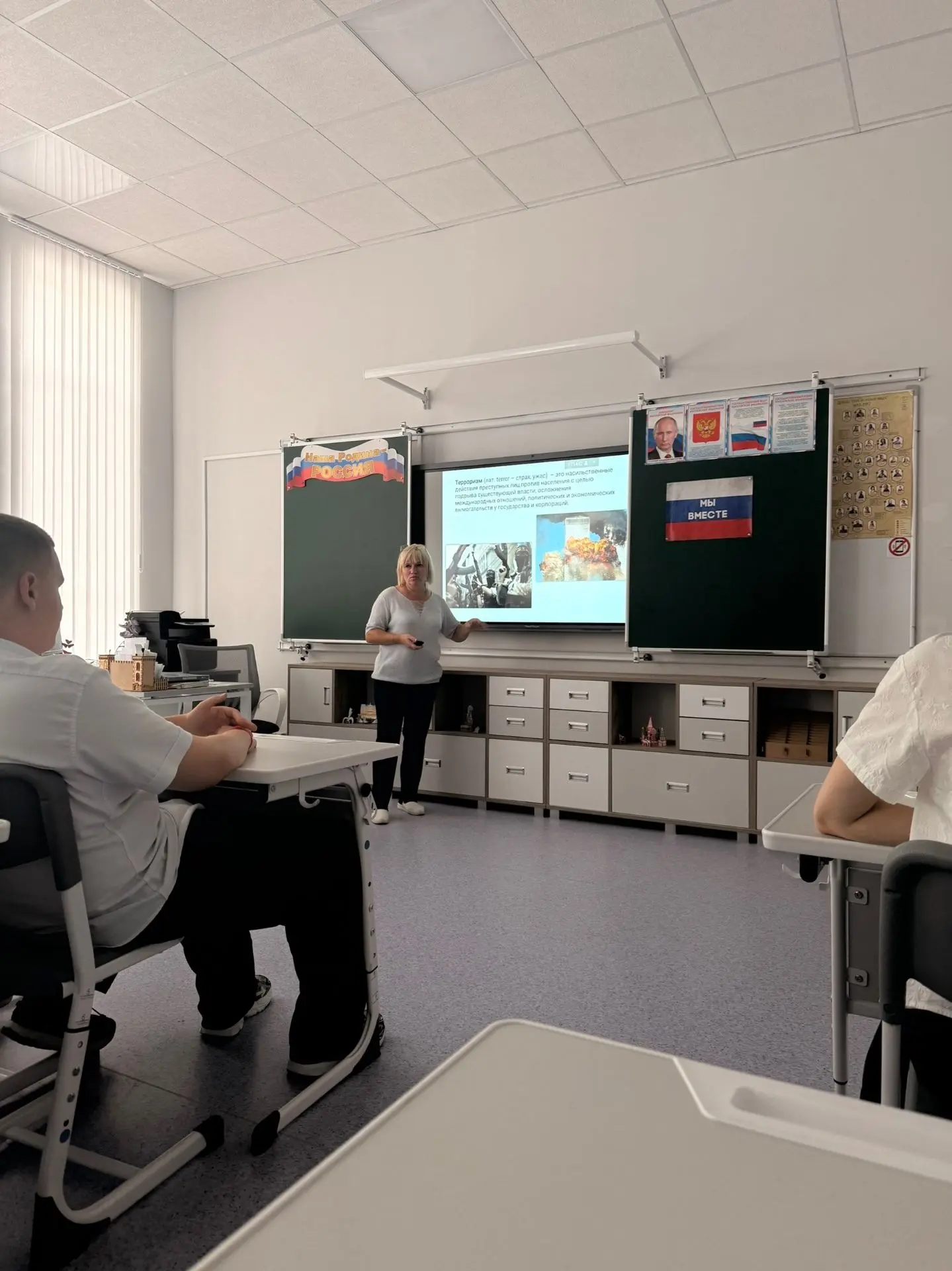 🕊️ День солидарности в борьбе с терроризмом: память и единство 🕊️В 10 классе прошло в...