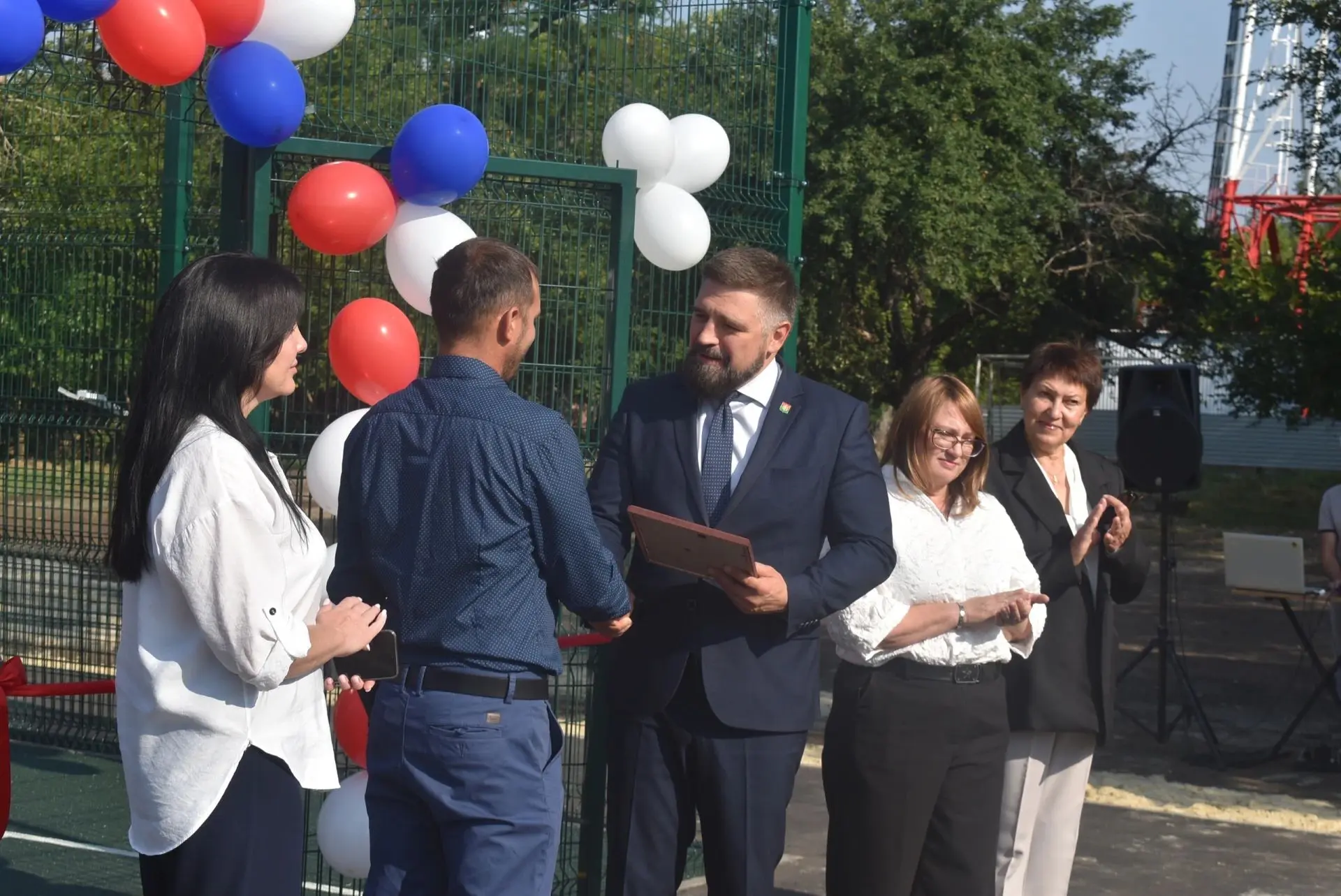 📅 4 сентября в п.Глубоком была открыта Многофункциональная спортивная площадка по ул.С...